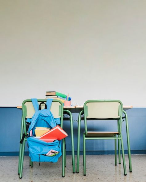 Free photo school workplace in classroom | Free Photo #Freepik #freephoto #school-desk #school-backpack #school-table #school-supplies First Day Of School Aesthetic, Classroom Photoshoot, Classroom Photography, Back To School Campaign, School Props, Elementary School Supplies, Education Photography, School Table, Photo School