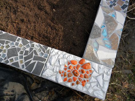 A mosaic cinder block garden bed | The Survival Gardener Cinder Block Garden Bed, Diy Mosaic Garden, Perennial Garden Plans, Cinder Block Garden, Cinder Blocks, Vegetable Garden Ideas, Mosaic Garden Art, Survival Gardening, Backyard Paradise