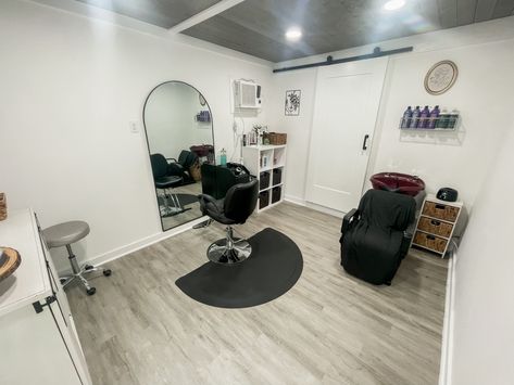 Hair Studio Small Hair Studio, Salon Studio Full Of Mirrors, I’m Home Hair Salon, Hair Salon With Long Mirrors, Small Salon Designs Layout, Salon Studio Suite, Hair Salon Studio, Hair Salon Square Mirror, Small Salon Designs