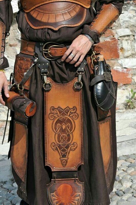 Paladin Armor, Leather Armour, Costume Viking, Costume Armour, Armor Clothing, Larp Costume, Leather Armor, Gothic Steampunk, Medieval Armor