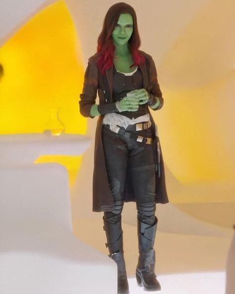 Gamora Zen Whoberi Ben Titan en Instagram: “😊 . . . . . . . #gamora #mcu #marvelstudios #GOG #daughterofthanos #marvelcomics #avengers #gamoraedit #guardiansofthegalaxy2 #gog2…” Gamora Costume, Gamora And Nebula, Comic Women, Alien Girl, Green Skin, Halloween Costume Outfits, Marvel Girls, Zoe Saldana, Marvel Women