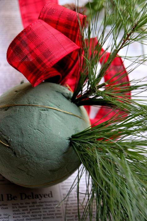 Diy Kissing Ball, Natural Wreaths, Classic Holiday Decor, Gravesite Decorations, Kissing Balls, Christmas Tree Lots, Front Door Christmas Decorations, Rustic Christmas Ornaments, Kissing Ball