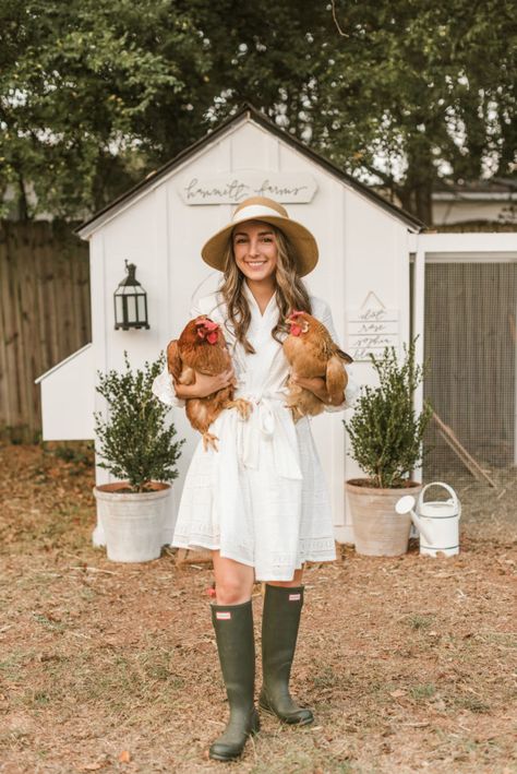 Chicken Coop Blueprints, Coop Decor, Cute Chicken Coops, Chicken Coop Garden, Chicken Coop Run, Coop Design, Chicken Coop Designs, Farm Lifestyle, Chicken Garden