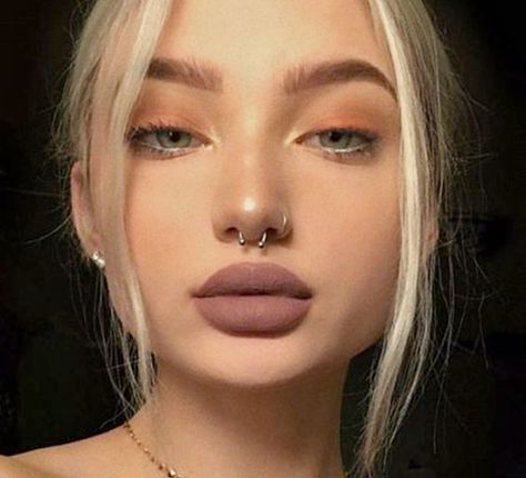 How to Pull Off a Septasauafdkeijkilhaikojhjhjjjyojum Piercing Modern Piercings, Nose Piercing Tips, Small Nose Piercing, Black Nose Ring, Spiderbite Piercings, Orr Piercing, Piercing Snug, Nose Ring Designs, Piercing Nostril