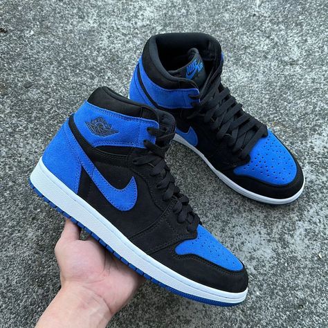 Who's been waiting for these?? Take an early look of what to expect from the Nike Air Jordan 1 High OG Royal Reimagined! Scheduled for release at the end of this year, keep it locked with The Drop Date for further release information... Imagery via @linkedsole #thedropdate #nike #airjordan #aj1royal #aj1royalreimagined #airjordan1royal High Top Nike Shoes, Jordan 1 Royal Blue, Bd Gift, High Top Nike, Fire Shoes, Jordan 1 Royal, Jordan 1 Blue, Pretty Sneakers, Scary Dogs