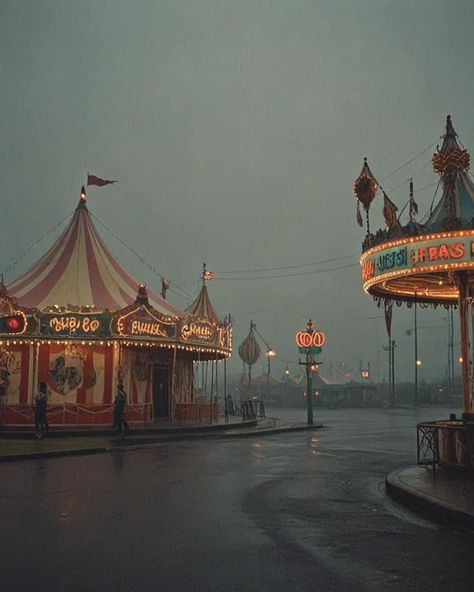 Abandoned Circus Aesthetic, Old Carnival Aesthetic, Old Amusement Park, Circus Aesthetic Dark, Victorian Circus Aesthetic, Circus Clown Aesthetic, Traveling Circus Aesthetic, Halloween Carnival Aesthetic, Vintage Carnival Aesthetic