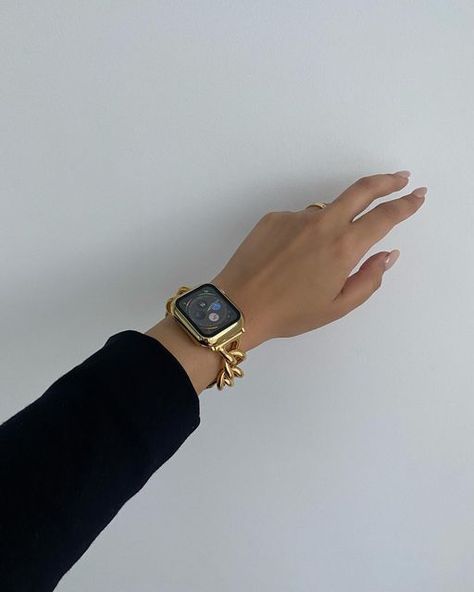 Minahil K on Instagram: "I’ve been looking for a fancy strap for my apple watch for so long! Finally found this golden chain strap from @lemonstraps . I no longer have to switch my apple watch for a fancier one when I’m dressed up! I’ve also got a discount code for you guys - use Minahil15 to get 15% off💁🏻‍♀️ You can also get your initals engraved. Swipe to see what i got on my strap!" Apple Watch Chain Strap, Apple Watch Gold Strap, Apple Watch Chain, Apple Watch Gold, Apple Watch Wristbands, Gold Apple Watch, Golden Apple, Golden Chain, Watch Chain