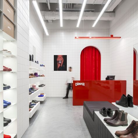 Red Interior Design, Shoe Store Design, Store Shelves Design, Camper Store, Retail Fixtures, Clothing Store Design, Showroom Interior Design, Store Interiors, Camper Interior