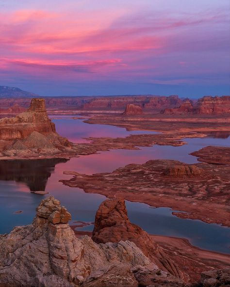 Lake Powell Arizona, Lake Powell Utah, Arizona Lakes, Lake Time, Utah Travel, Lake Powell, Utah Photography, Lake Sunset, Utah National Parks