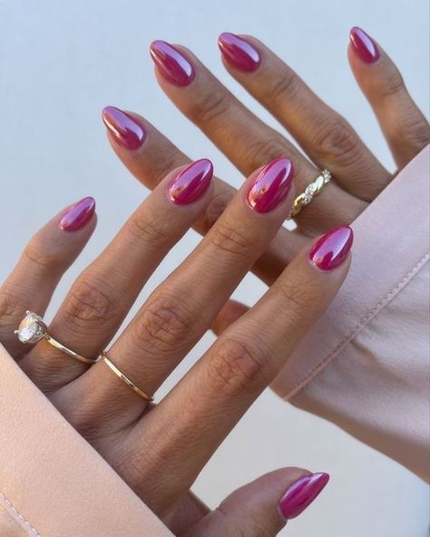 Pink chrome nails. Pink Chrome Nails, Smink Inspiration, Summery Nails, Pink Nail, Oval Nails, Gel Nail Designs, Fire Nails, Dream Nails, Funky Nails