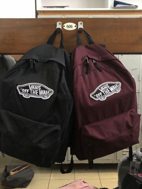 Vans School Bags, Mochila Jansport, Vans Aesthetic, Mochila Nike, Vans Backpack, Vans Bags, Nike Backpack, Stylish School Bags, Bag Jeans