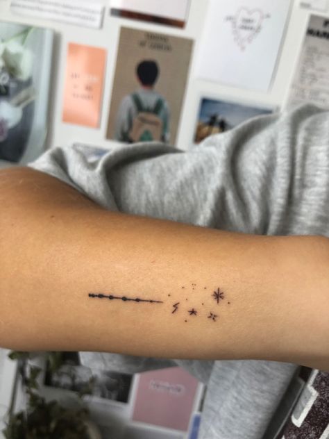 Harry Potter Wand Tattoo Ideas, Harry Potter Sparkle Tattoo, Dumbledore Wand Tattoo, Small Wand Tattoo, Harry Potter Tattoos Wand, Harry Potter Wand Tattoos, Wand Tattoo Ideas, Harry Potter Tiny Tattoos, Wand Tattoo Harry Potter