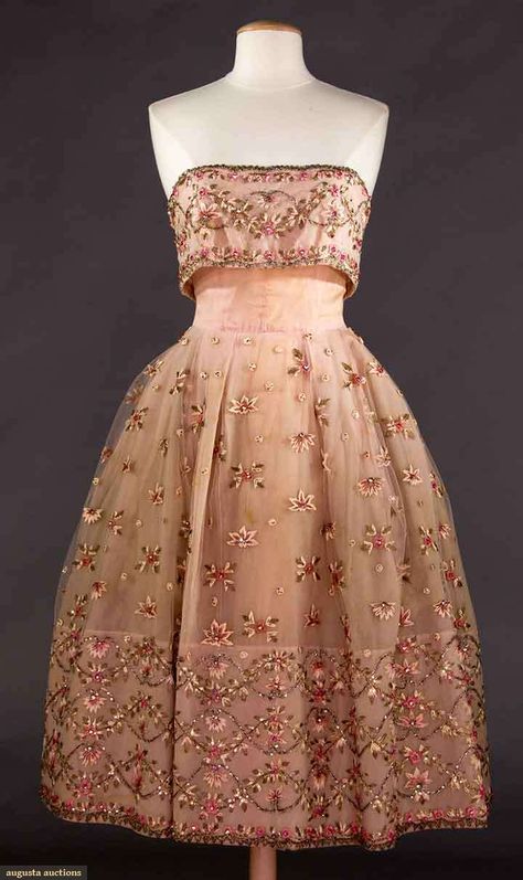 Strapless Party Dress, Vintage Gowns, Vintage Couture, Textiles Fashion, Historical Dresses, Mode Vintage, Fashion History, Fancy Dresses, Costume Design