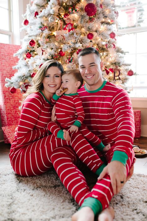 Christmas Pajama Pictures, Matching Family Christmas Outfits, Family Christmas Pictures Outfits, Christmas Photos Outfits, Baby Christmas Photography, Xmas Pics, Family Holiday Pictures, Christmas Pic, Christmas Pictures Outfits