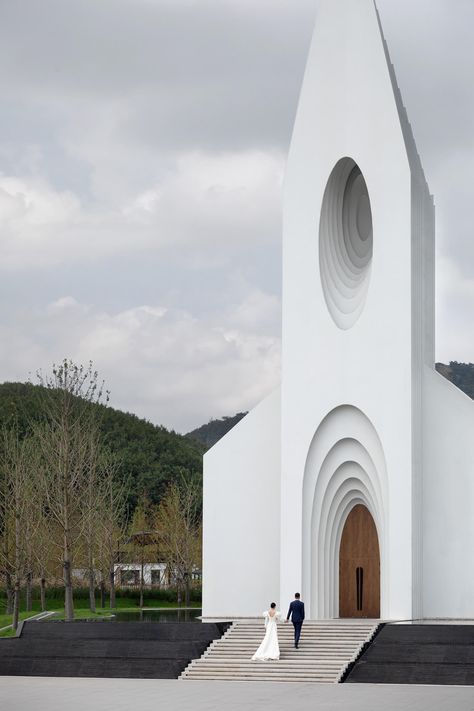 Design Inspiration Architecture, Qingdao China, Modern Church, Church Pictures, Lucid Dream, Landscape Construction, Concrete Building, Best Architects, Zaha Hadid Architects