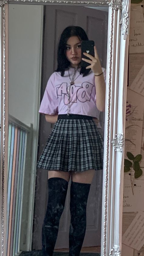 Gamer Aesthetic Outfit, Gamer Girl Outfit Aesthetic, Kawaii Gamer Girl Outfit, Gamer Girl Aesthetic Outfits, Gamer Girl Outfit, Gamer Outfit, Soft Aesthetic Outfits, French Outfits, Gamer Aesthetic