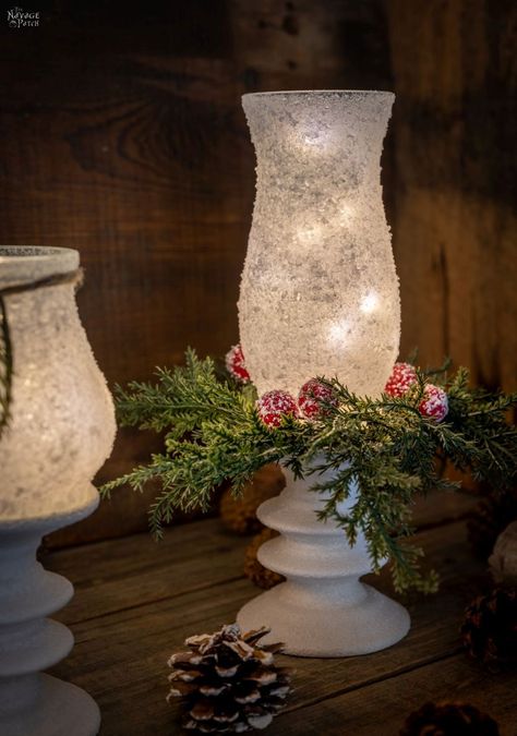 Natal, Diy Lantern, Light Globe Crafts, Christmas Decor Craft Ideas, Christmas Cabins, Doller Tree, Christmas Candleholders, Mantle Deco, Decorating Ideas For Christmas