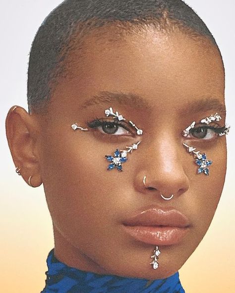 RAOÚL on Instagram: "@willowsmith in diamantes and gloss. #BTS @GlamourUK" Willow Smith, Creative Makeup Looks, Kiss Makeup, Make Me Up, Interesting Faces, Creative Makeup, The Girl Who, Makeup Art, Makeup Inspo