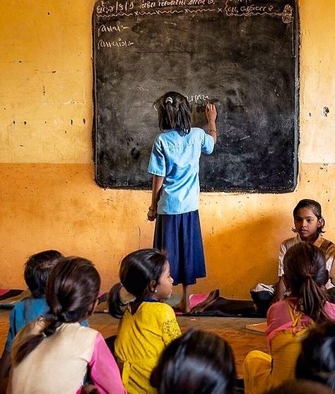 A village primary school. Village School, Education In India, Rural India, India Colors, Street Kids, School Photography, Urban Area, Photojournalism, Primary School