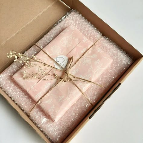 Aesthetic Packaging For Clothes, Etsy Packaging Ideas Boxes, Fragile Packaging Ideas, Cute Business Packaging Ideas, Small Business Packaging Aesthetic, Shipping Boxes Small Business, Stationary Packaging Ideas, Cottagecore Packaging, Frame Packaging Ideas