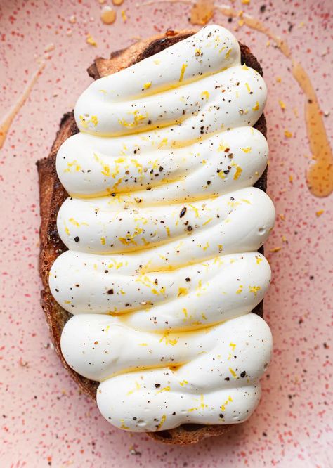 Whipped ‘Ricotta’ On Toast - SO VEGAN Vegan Toast Ideas, Ricotta Toast Recipes, Tofu Toast, Tofu Ideas, Tofu Breakfast, Tofu Ricotta, Ricotta Toast, Whipped Ricotta, Vegan Ricotta