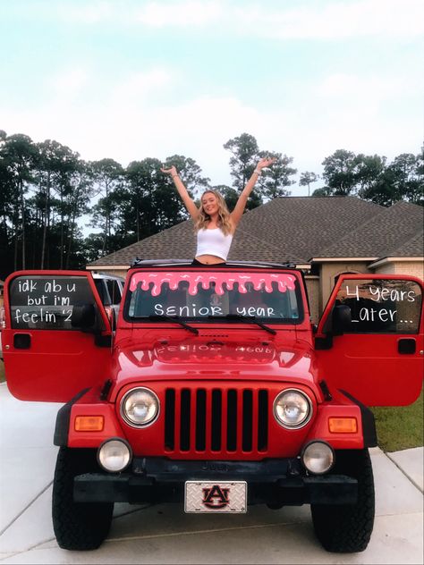 car decorating First Day Of Senior Year, Prom Car, Senior Year Diy, Senior Year Scrapbook, Senior Year Things, Senior Week, Senior Year Fun, Senior Year Pictures, Sr 25