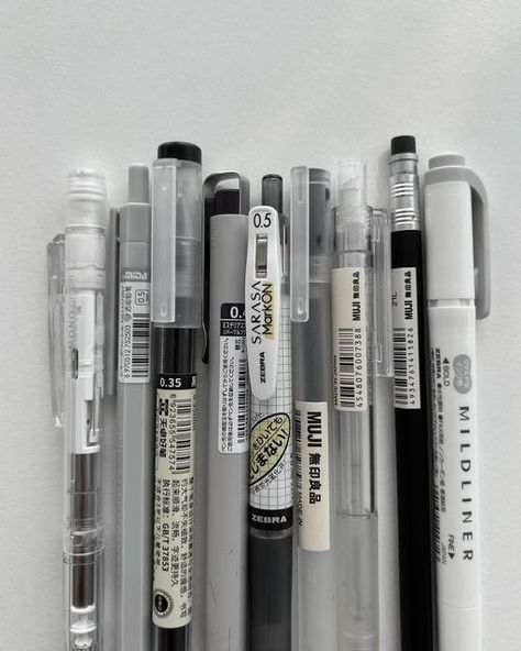 Muji Stationery, Muji Pens, Studying Stationary, Pretty School Supplies, School Suplies, Cute Stationary School Supplies, Cute School Stationary, Cool School Supplies, Study Stationery