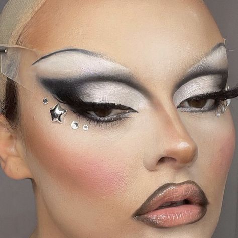 #photography #painting #art #jewelry #design #accessories #hair #nailart @pattibokowski #photooftheday Hooded Eye Drag Makeup, 60s Drag Makeup, Drag Makeup Hooded Eyes, Drag Looks Make Up, Black Drag Makeup, Drag Makeup Inspiration, Beginner Drag Makeup, Drag Contour, Easy Drag Makeup