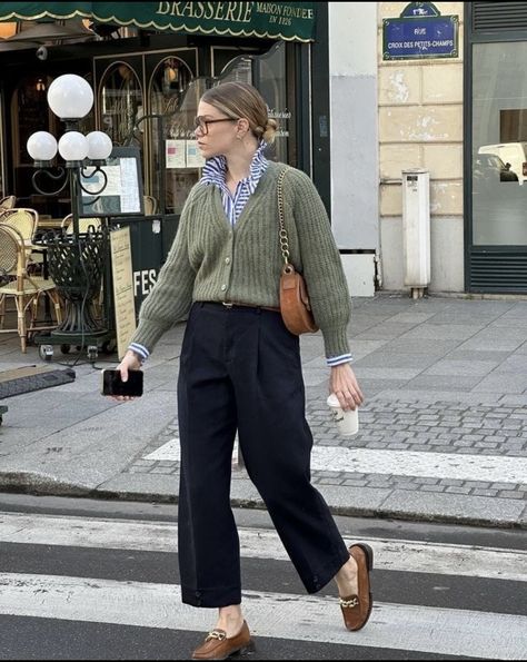 Brown Pants Fall Outfit, Natural Style Essence Outfits, Corporate Office Outfits, Green Blue Outfit, Elodie Romy, Mode Style Anglais, Light Green Cardigan, Green Cardigan Outfit, Blue Striped Shirt Outfit