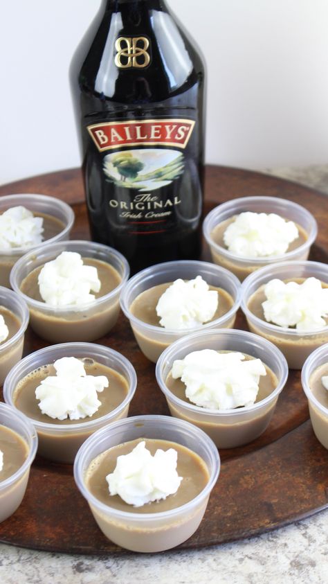 Irish Cream Jello Shots, Cream Jello Shots, Recipes With Baileys, Bailey Shots, Alcoholic Shots, Easy Jello Shots, Cream Jello, Drink Shots, Baileys Irish Cream Coffee