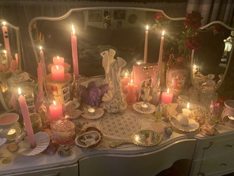 Alter To Aphrodite, Love Witch Altar, Altar To Aphrodite, Love Alter, Aphrodite Devotee, Beauty Altar, Aphrodite Altar Aesthetic, Love Altar, Goddess Altar