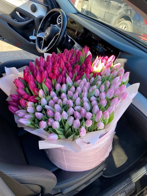 Tulips Violet, Bouquet Hat, Tulip Aesthetic, Pink Tulips Bouquet, Tulips Aesthetic, Colorful Aura, Luxury Flower Bouquets, Floral Aesthetic, Boquette Flowers