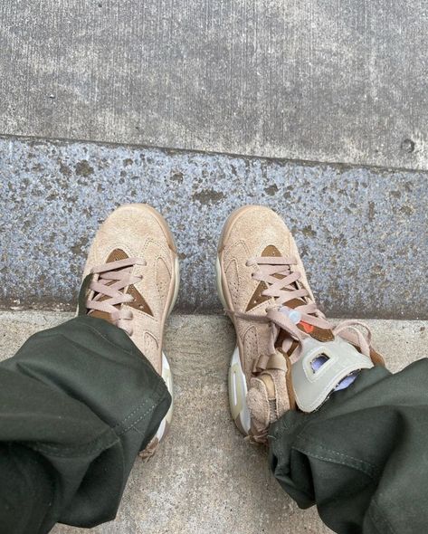 Jordan 6 Travis Scott Outfit, Jordan 6 Outfit Men, Jordan 6 Outfit, Jordan 6 British Khaki, Khaki Aesthetic, Jordan 6 Travis Scott, Travis Scott Outfits, Travis Scott Jordan 1, Khakis Outfit