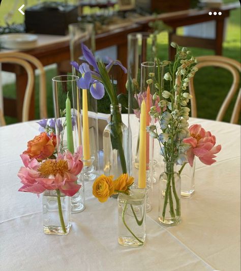 Table Flower Decor, Vases For Centerpieces, Vases For Flowers, Rustic Wedding Decorations, Small Vases, Glass Bud Vase, Table Flower, Future Wedding Plans, Garden Party Wedding