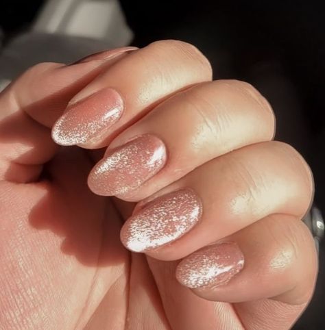 Wedding Nails Cat Eye, Velvet Dip Nails, Cateye White Nails, Almond Nails Cateye, Nails Cateye Effect, Nude Velvet Nails, Gold Cateye Nails, Cat Eye Nude Nails, Cat Eye Nails Nude