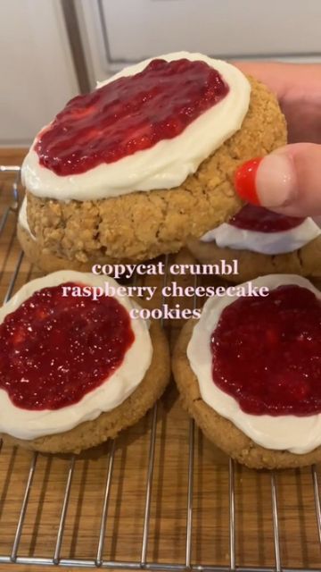 Crumbl Cookie Strawberry Cheesecake, Crumbl Strawberry Pretzel Cookie, Raspberry Cheesecake Cookies Crumbl, Crumbl Strawberry Cheesecake Cookie, Strawberry Cheesecake Crumble Cookie, Crumbl Raspberry Cheesecake Cookie, Copycat Crumble, Crumb Cookies, Cookies Business