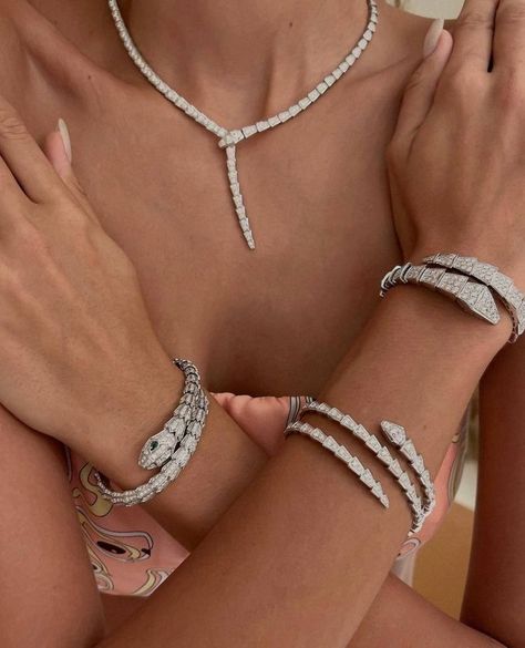 Lorraine Schwartz, Bulgari Jewelry, Bvlgari Jewelry, Expensive Jewelry Luxury, Luxe Jewelry, Bracelets And Rings, Jewelry Accessories Ideas, Classy Jewelry, Expensive Jewelry