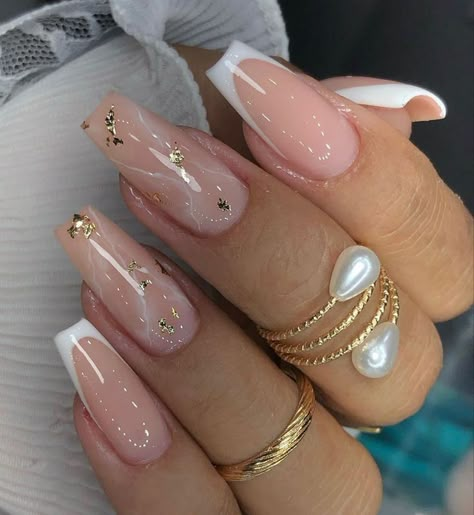 Elegant Nude Nails Classy, Game Date Outfit, Nails Francesa, Anniversary Outfits For Women, French Nails With Gold, Gold French Nails, Elegant Nails Classy, Classy Prom Nails, Classy Acrylic Nails