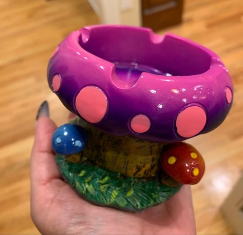 Trippy Air Dry Clay Projects, Trippy Pottery Ideas, Polymer Clay Ashtray Ideas, Mushroom Clay Ashtray, Air Dry Clay Ideas Mushroom, Ash Tray Design, Cool Ash Trays Clay, Ceramic Ash Tray Ideas, Clay Ideas Ashtray