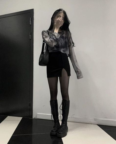 Acubi fashion inspiration Goth Korean Fashion, Nightout Outfit, Douyin Fashion, Acubi Style, Acubi Fashion, Black Skirt Outfits, Outfits Edgy, Aesthetic Couple, Harajuku Outfits