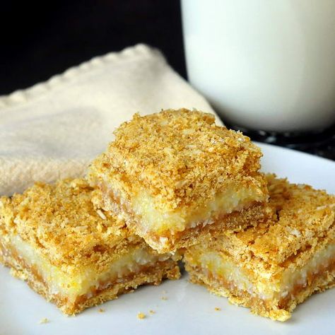 Lemon Graham Crumble Bars Sweet Bars, Graham Cracker Recipes, Dessert Squares, Dream Bars, Rock Recipes, Crumble Bars, Lemon Dessert Recipes, Dessert Bar Recipe, Cracker Recipes