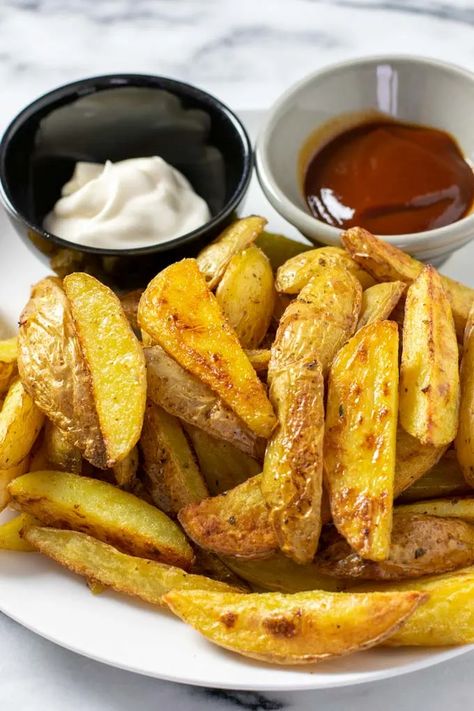 Steak Fries - Contentedness Cooking Steak Fries Recipe, Best Steak Seasoning, Fried Steak Recipes, The Best Steak, Gluten Free Chili, Chipotle Sauce, Baked Fries, Burger Sauce, Fries Recipe