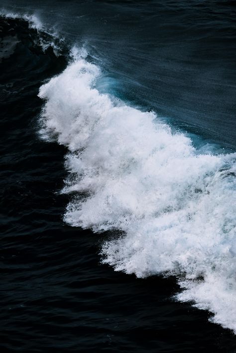 Flow shows different states of water be it solid, flowing or as a cloud. Captured in the wild Icelandic landscape often with a drone by photographer Michael Schauer Hawke Dragon Age, Landscape Photography Art, Ocean Landscape, Sand Sculptures, Ocean Wallpaper, Abstract Images, In The Ocean, Drone Photography, Ocean Photography