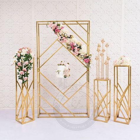 Weddings Decorations Elegant Romantic, Wedding Entrance Decor, Gold Backdrop, Wedding Planning Decor, Wedding Design Decoration, Wedding Entrance, Wedding Hashtag, Hanging Flowers, Wedding Decor Elegant