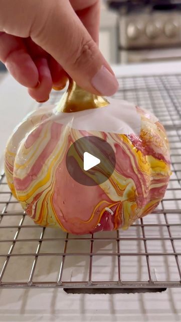 Diy Marbled Pumpkins, Marble Pumpkins, Marbled Pumpkins, Collin Morgan, Pumpkin Lessons, Thanksgiving Food Crafts, Halloween Party Craft, Fall Diys, Diy Pumpkins