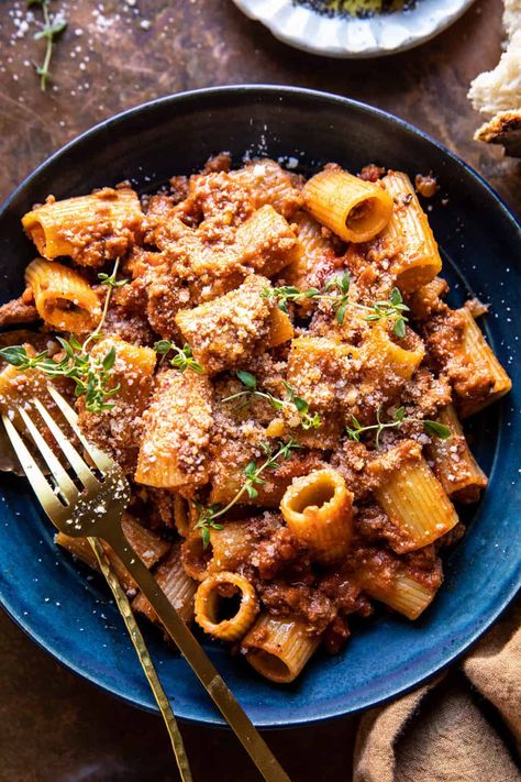 Pesto Pasta Bolognese Half Baked Harvest, Half Baked Harvest Bolognese, Half Baked Harvest Italian, Half Baked Harvest Recipes Dinners, Half Baked Harvest Dinner, Half Baked Harvest Pasta, Pasta And Sauce, Meal Service, Half Baked Harvest Recipes