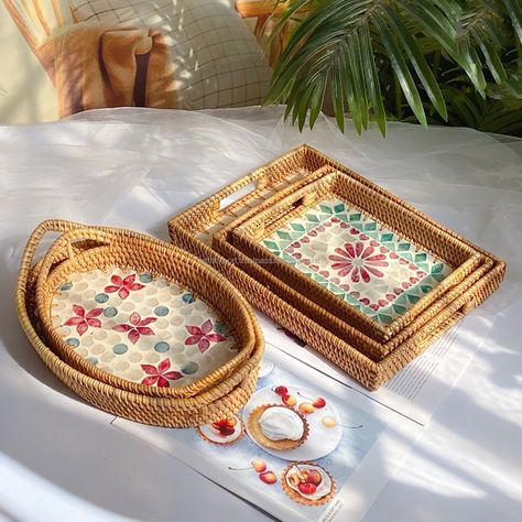 Woven Tray Decor, Woven Trays, Rattan Tray, Bread Storage, Food Serving Trays, Small Tray, Basket Design, Decor Buy, Round Tray