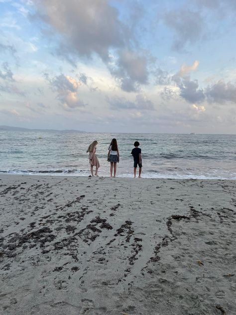 Beach 🏖☀️🌊🌊 Cousins Beach Aesthetic, Cousin Aesthetic, Cousins Beach, Fun Aesthetic, Story Insta, Grand Daughter, Coastal Granddaughter, Beach Friends, Beach Vibes