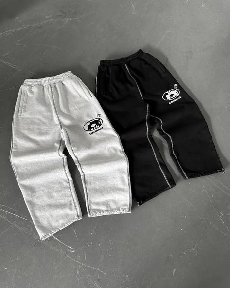 LINK IN BIO 🔗 EMBROIDERED SWEATPANTS Elevate your casual wear with our Embroidered Sweatpants, designed to merge comfort with effortless style. Sports Trousers Men, Hip Hop Sweatpants, Estilo Harajuku, Casual Pants Style, Style Sweatpants, Cotton Cargo Pants, Y2k Pants, Sweatpants Style, Korean Streetwear