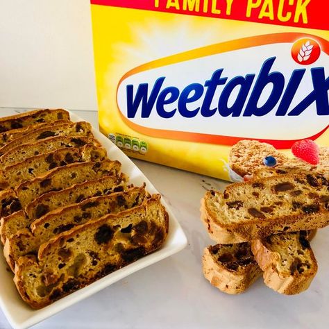 MO | SLIMMING WORLD FOODIE on Instagram: "🍰🍰🍰WEETABIX CAKE🍰🍰🍰 Just out of the oven 🔥 I’ve just made my favourite fruit cake I love a fruity loaf it’s just perfect with a cuppa & feels like a proper naughty treat & it’s so so easy to make 🫦 🌸 @weetabixofficial Weetabix x 2 Healthy 🅱️ or 6 Syns 🌸 200ml Skimmed Milk 🥛 part of Healthy 🅰️ or 3 Syns 🌸 @aldiuk Sultanas 100g 16 Syns 🌸 @homeprideflour Self Raising Flour 100g 16 Syns 🌸 Mixed Spice 1 Teaspoon 🌸 2 Eggs Pre-heat oven 🔥🔥🔥 Weetabix Cake, Slimmingworld Recipes, Self Raising Flour, Skimmed Milk, Food O, 2 Eggs, Calorie Counting, I Love A, Fruit Cake